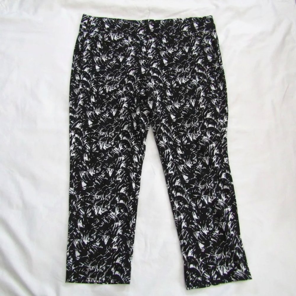 Chico's travelers black and white elastic pants 4R